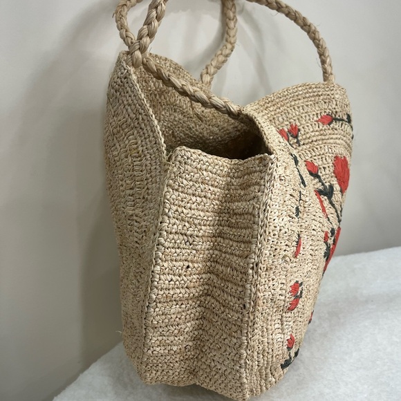 Round Raffia Tote with Floral Embroidery - Picture 8 of 9
